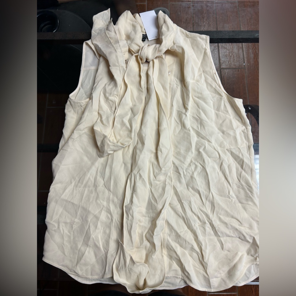 Lafayette 148 NWD Sleeveless Blouse w Drapey Bow Neckline Size M  Light cream